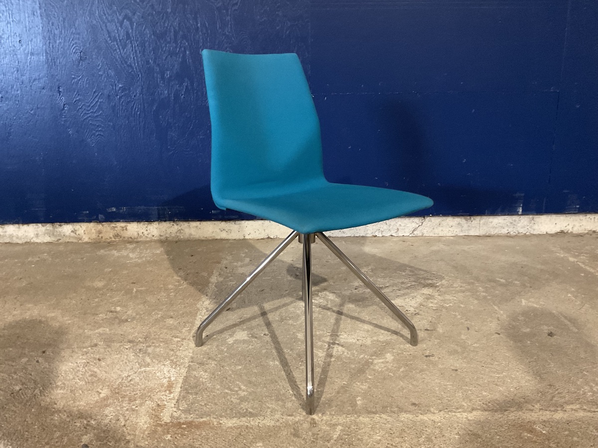 Four design stol