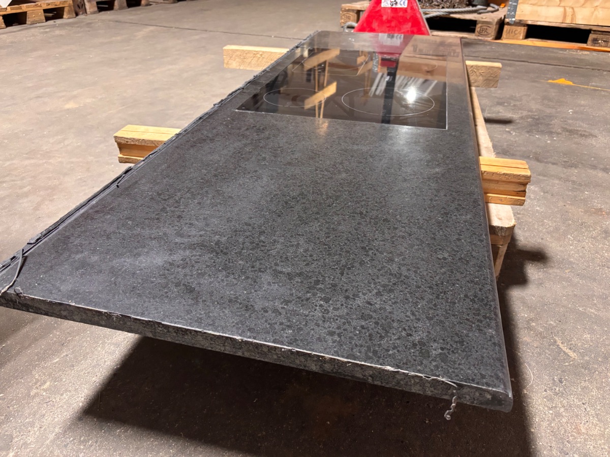 Granit bordplade med Miele induktions kogeplade - Billede 2