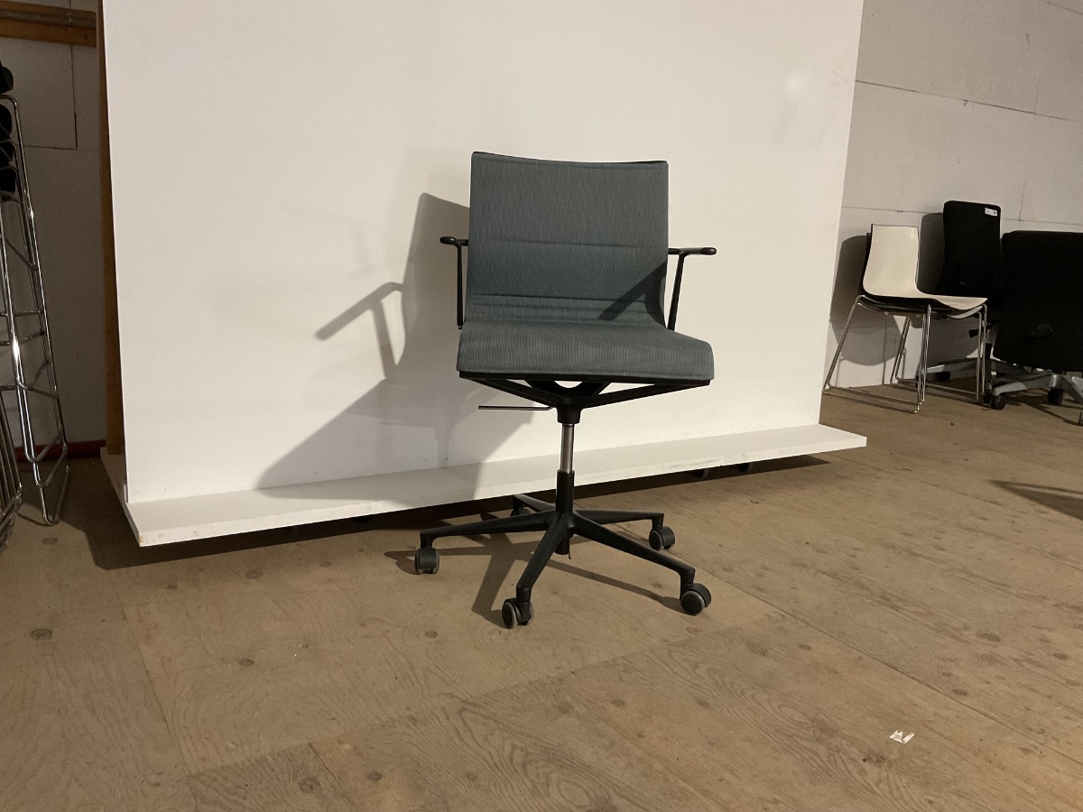 Grå/sort ICF Stick Swivel konferencestol. - Billede 2