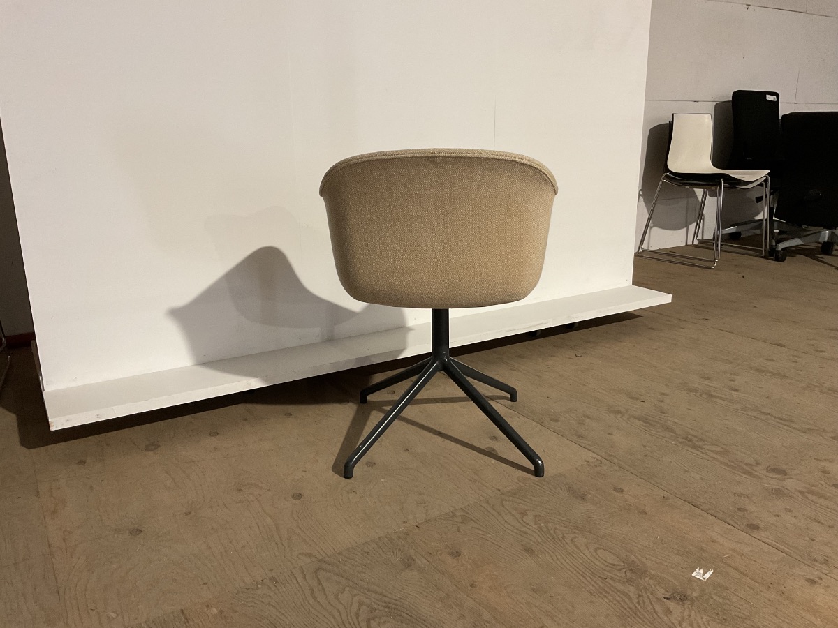 Beige Muuto Fiber spisebordsstol